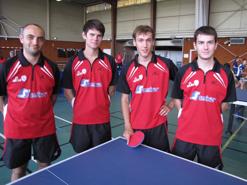 Tennis de table - Nationale 2 - Avec les équipes du TT Saint-Jeannais/ASU  Lyon VIIIe. Les garçons annoncent la couleur, pas les filles