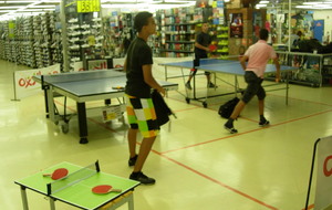 Un public divers et varié (tous ages et tous niveaux) est venu s'essayer à la maitrise de la petite balle.