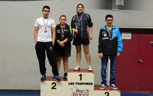 Podium Double mixte : 3eme : Angèle Duplouy (absente sur la photo) associée à Samuel Bismuth